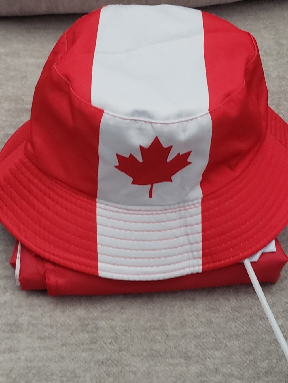 CANADA 2026 World Cup souvenir fan kit big flag scarf hat - Picture 5 of 8